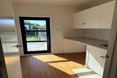 Photo of property in 11 Lake Pupuke Drive, Takapuna, Auckland, 0622