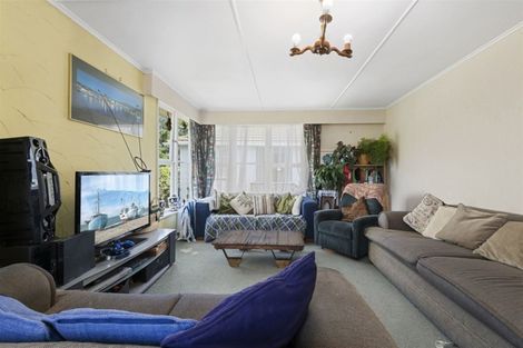 Photo of property in 18 Cornwall Crescent, Cannons Creek, Porirua, 5024