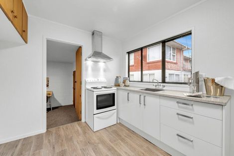 Photo of property in 2/46 View Road, Henderson, Auckland, 0612