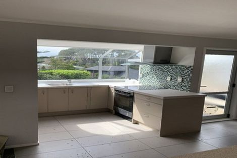 Photo of property in 1/33 Woodstock Road, Forrest Hill, Auckland, 0620