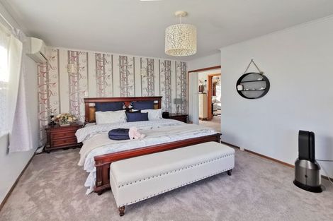 Photo of property in 123 Edgewater Drive, Pakuranga, Auckland, 2010