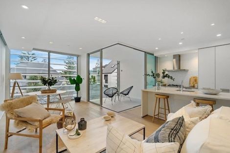 Photo of property in 2/22 Esplanade, Sumner, Christchurch, 8081