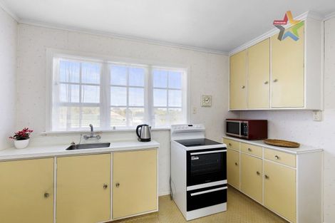 Photo of property in 1/95 Whites Line East, Waiwhetu, Lower Hutt, 5010