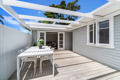 Photo of property in 16a Fairfax Avenue, Northcote, Auckland, 0627
