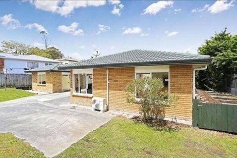 Photo of property in 2 Kelman Road, Kelston, Auckland, 0602
