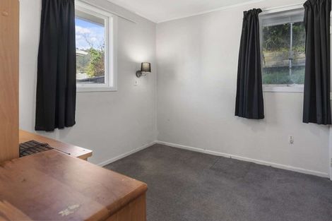 Photo of property in 5 Bird Grove, Stokes Valley, Lower Hutt, 5019