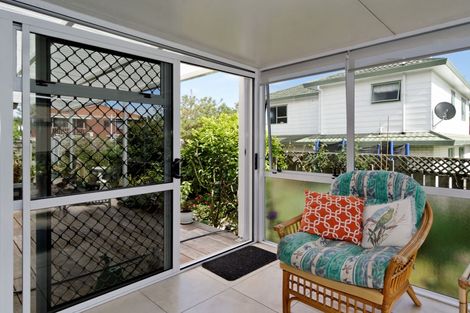 Photo of property in 4 Davern Lane, New Lynn, Auckland, 0600