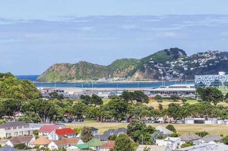 Photo of property in 43 Tio Tio Road, Miramar, Wellington, 6022