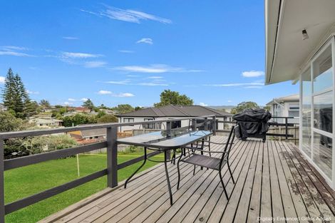 Photo of property in 18a Sylvan Crescent, Te Atatu South, Auckland, 0610