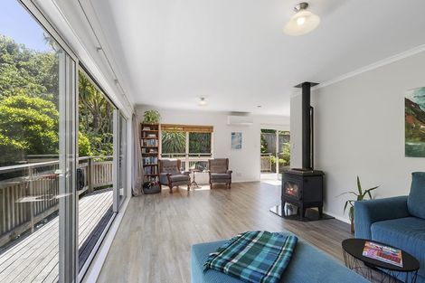 Photo of property in 2 Corlett Road, Plimmerton, Porirua, 5026