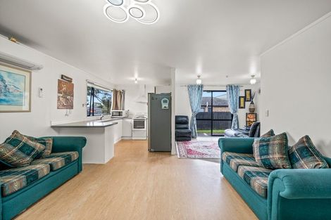 Photo of property in 29 Woodbank Drive, Glen Eden, Auckland, 0602