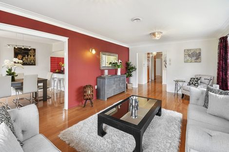 Photo of property in 16 Penruddocke Road, Half Moon Bay, Auckland, 2012