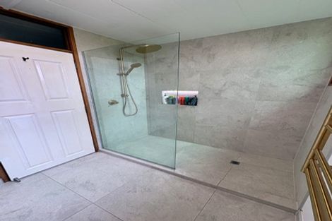 Photo of property in 125 Laingholm Drive, Laingholm, Auckland, 0604