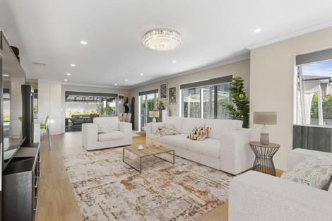 Photo of property in 13 Eastview Crescent, Stanmore Bay, Whangaparaoa, 0932