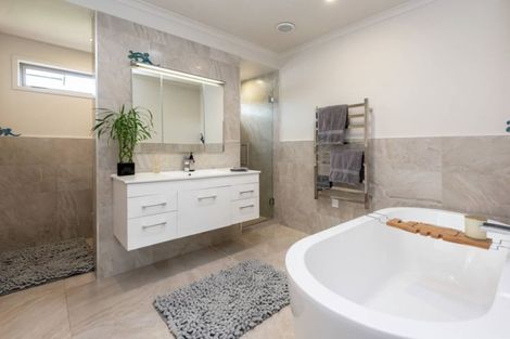 Photo of property in 19 Judkins Crescent, Cockle Bay, Auckland, 2014