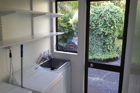 Photo of property in 48 Turanga Road, Henderson Valley, Auckland, 0612