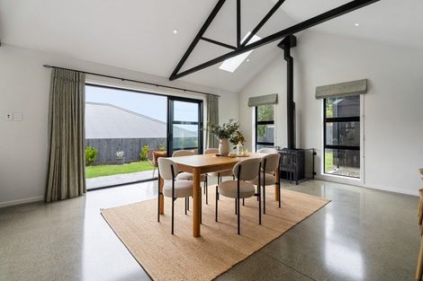 Photo of property in 19 Prestbury Grove, Churton Park, Wellington, 6037