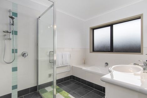 Photo of property in 16 Gibson Place, Papamoa Beach, Papamoa, 3118