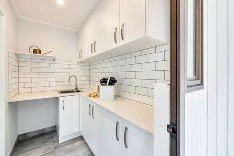 Photo of property in 4 Kegworth Place, Browns Bay, Auckland, 0630