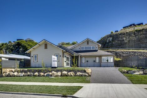 Photo of property in 71 Oak Road, Poraiti, Napier, 4112
