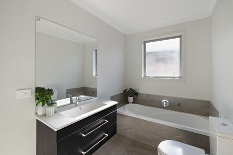 Photo of property in 22 Richardson Road, Omokoroa, 3114