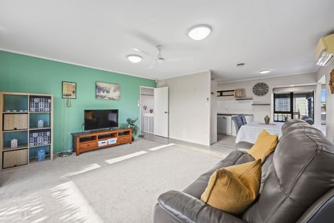 Photo of property in 2/25 Abercrombie Street, Howick, Auckland, 2014