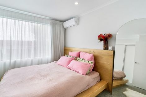 Photo of property in 5 Wharara Lane, Massey, Auckland, 0614