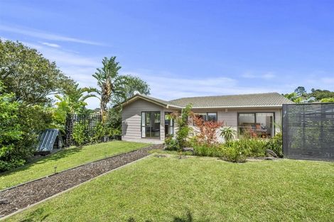 Photo of property in 24 Deverell Place, Northcross, Auckland, 0632