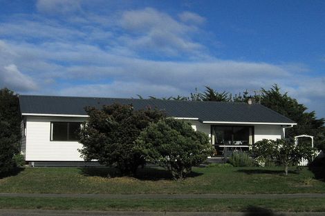 Photo of property in 6 Oratia Street, Waikanae Beach, Waikanae, 5036