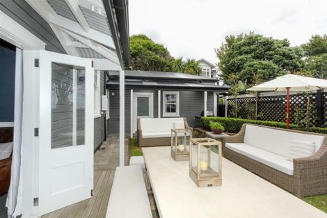 Photo of property in 28 Waiwaka Terrace, Strandon, New Plymouth, 4312