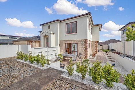 Photo of property in 5 Courtneys, West Harbour, Auckland, 0618