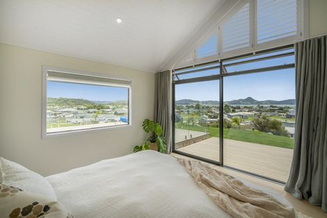 Photo of property in 5 Joyce Harsant Place, Cooks Beach, 3591