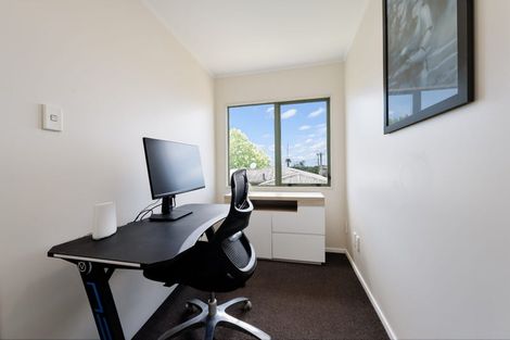 Photo of property in 33 Woodford Avenue, Henderson, Auckland, 0610