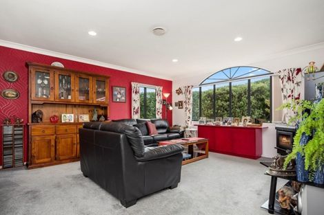 Photo of property in 16 Pampas Grove, Welcome Bay, Tauranga, 3112