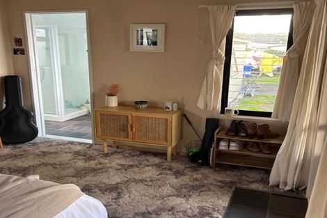 Photo of property in 8 Wallis Street, Raglan, 3225