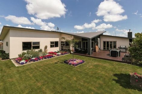 Photo of property in 48 Rodeo Drive, Kelvin Grove, Palmerston North, 4414