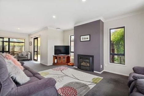 Photo of property in 54 Aotea Drive, Aotea, Porirua, 5024