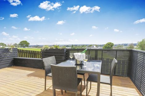 Photo of property in 21 Denarius Lane, Glendene, Auckland, 0602