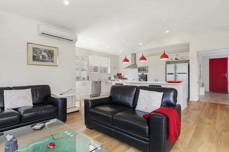 Photo of property in 5 Laly Haddon Place, Matakana, Warkworth, 0985