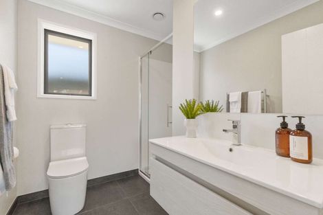 Photo of property in 18 Sam Heywood Place, Pyes Pa, Tauranga, 3112