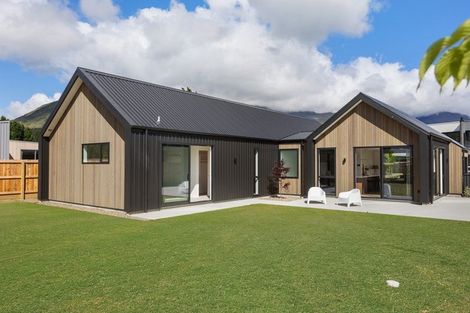 Photo of property in 14 Rubus Street, Wanaka, 9382