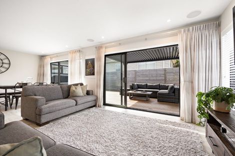 Photo of property in 60 Matua Road, Huapai, Kumeu, 0810