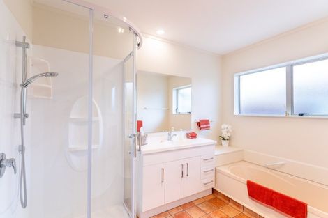 Photo of property in 72 Campbell Avenue, Paraparaumu, 5032