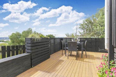 Photo of property in 21 Denarius Lane, Glendene, Auckland, 0602
