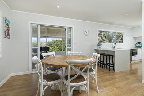 Photo of property in 107 Oreil Avenue, West Harbour, Auckland, 0618