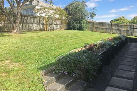 Photo of property in 62 Golfland Drive, Golflands, Auckland, 2013