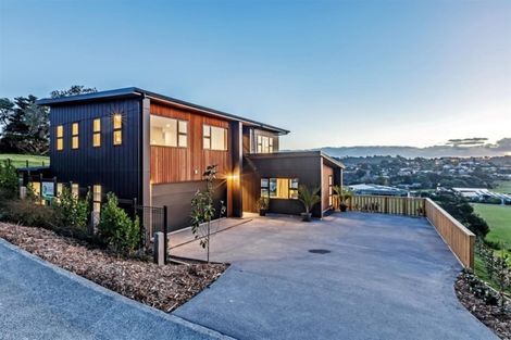 Photo of property in 10 Waititiro Rise, Stanmore Bay, Whangaparaoa, 0932