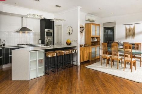 Photo of property in 2 Oscar Road, Greenhithe, Auckland, 0632