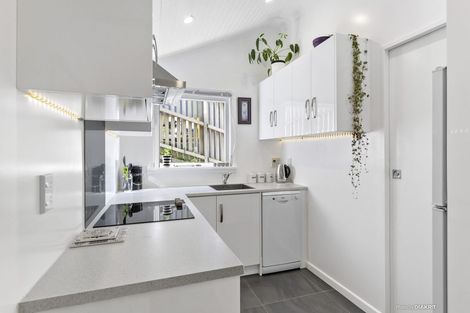 Photo of property in 7 Clifford Road, Johnsonville, Wellington, 6037