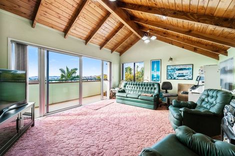 Photo of property in 7 Fairway Avenue, Red Beach, 0932